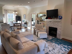 TV, fireplace