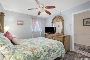 1 chambre, fer et planche Ă repasser, Wi-Fi, draps fournis