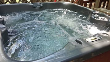Bain à remous extérieur