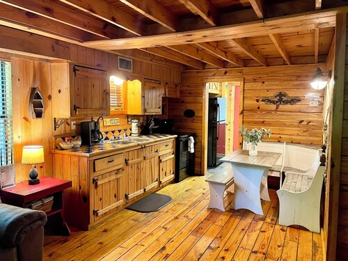 Beavers Hideaway: Sleeps 6