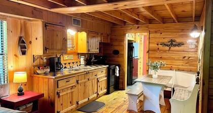 Beavers Hideaway: Sleeps 6