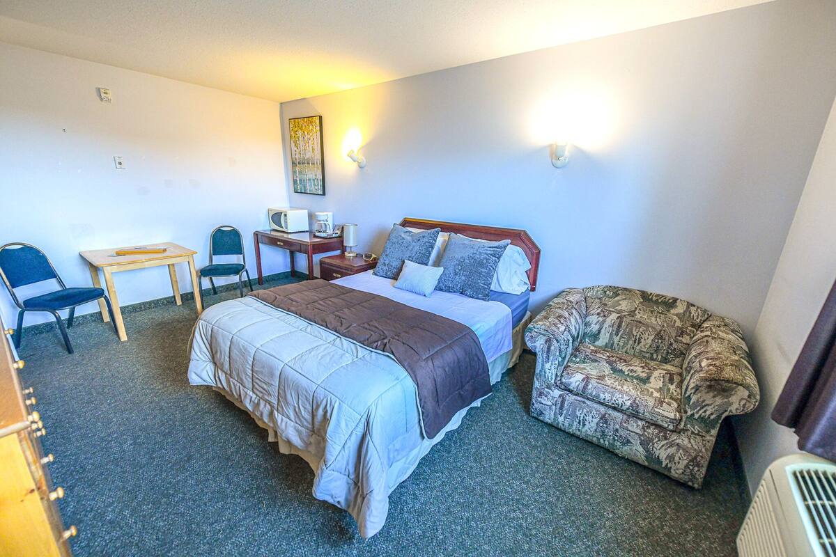 Deluxe Single Room | WiFi (free)
