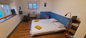 3 quartos, escrivaninha, ferros/tábuas de passar roupa, Wi-Fi