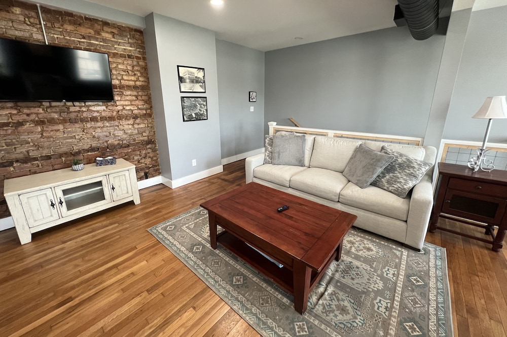 Downtown Lenoir Luxury Apartment
