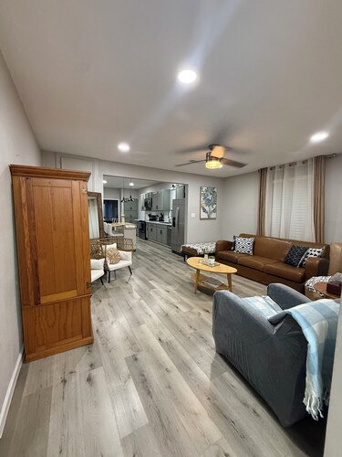 The Dragonfly at Brenham - Steps from downtown