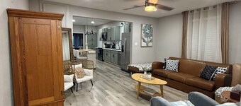 The Dragonfly at Brenham - Steps from downtown