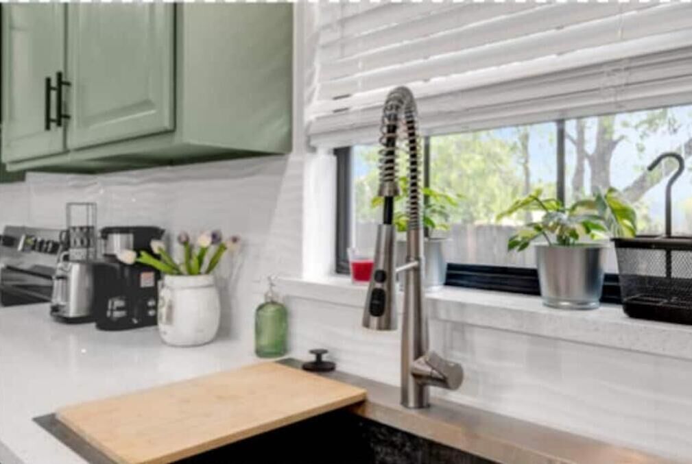 The Dragonfly at Brenham - Steps from downtown