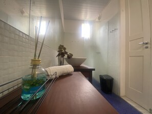Gemeinsamer Standard-Schlafsaal, Nur Frauen, Blick auf den Innenhof | Individuell dekoriert, individuell eingerichtet, schallisolierte Zimmer