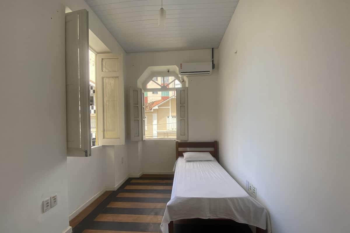 Eenvoudige Twin kamer, 1 slaapkamer | Individueel gedecoreerd, individueel gemeubileerd, geluiddichte muren