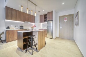 Kühlschrank, Mikrowelle, Ofen, Geschirrspüler