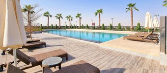 Exquisite 4BR Townhouse at DAMAC Hills 2 Victoria by Deluxe Holiday Homes