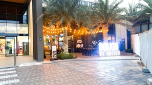 Exterior - Exquisite 4BR Townhouse at DAMAC Hills 2 Victoria by Deluxe Holiday Homes (Dubai)