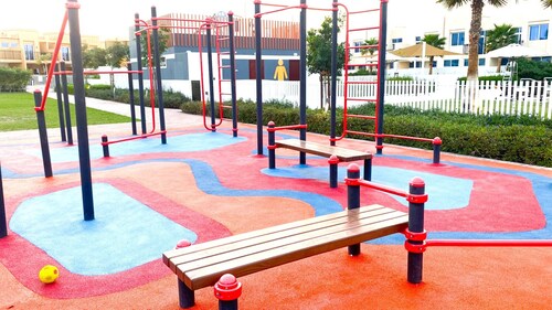 Exquisite 4BR Townhouse at DAMAC Hills 2 Victoria by Deluxe Holiday Homes