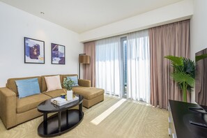 TV - Ornate 1BR in The Address Residences Dubai Marina by Deluxe Holiday Homes (Dubai)