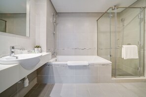 Bathtub, hair dryer, towels, soap - Elegant 1BR at Montrose Residence B Al Barsha South by Deluxe Holiday Homes (Dubai)