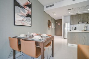 Dining - Elegant 1BR at Montrose Residence B Al Barsha South by Deluxe Holiday Homes (Dubai)