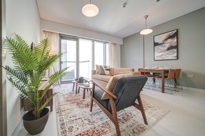 TV - Elegant 1BR at Montrose Residence B Al Barsha South by Deluxe Holiday Homes (Dubai)