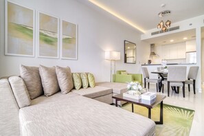 TV - Urban 1BR at DAMAC Celestia B Dubai South by Deluxe Holiday Homes (Dubai)