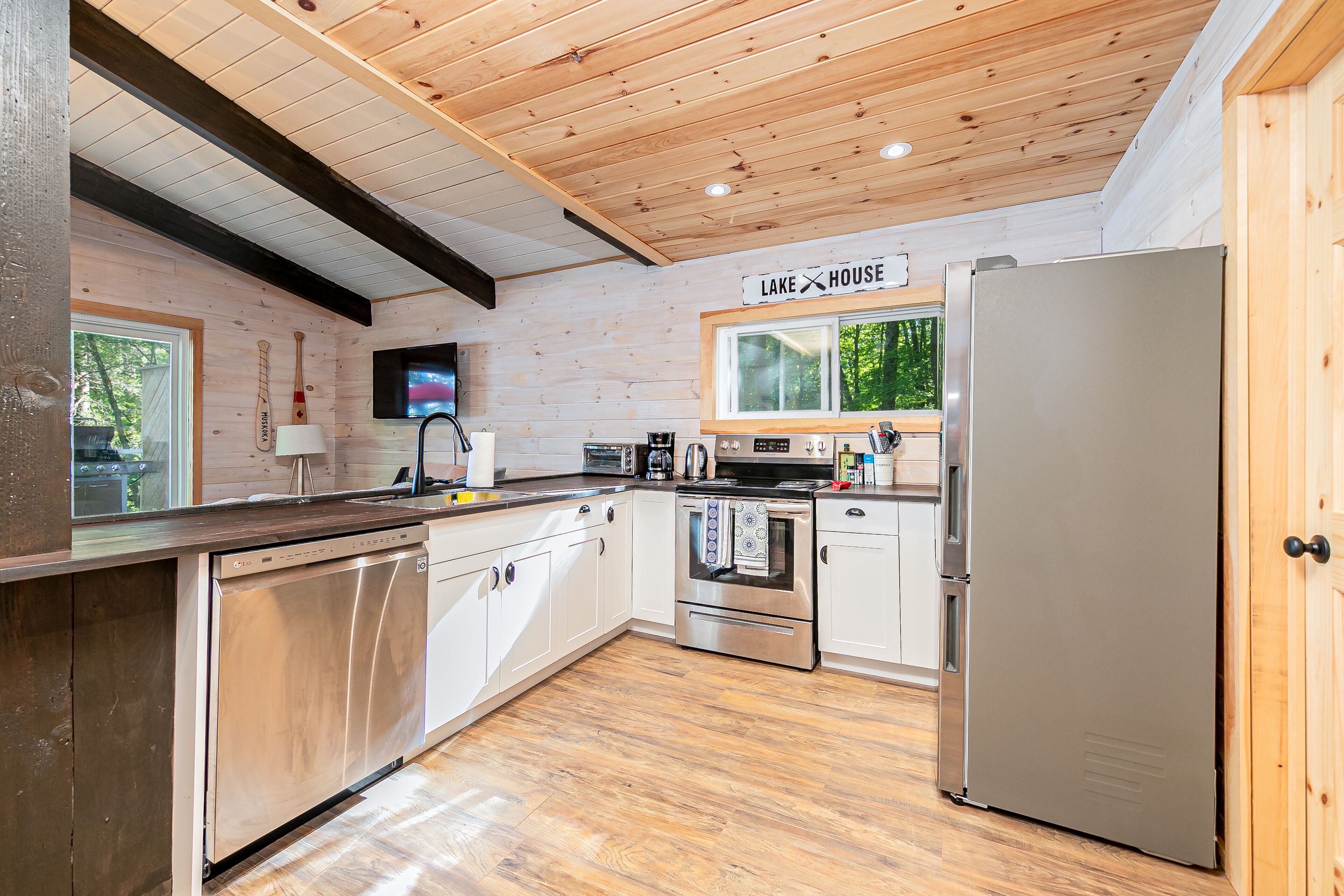 Cozy Lake Front Entire Cottage