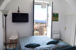 2 habitaciones, tabla de planchar con plancha y cuna de viaje 
