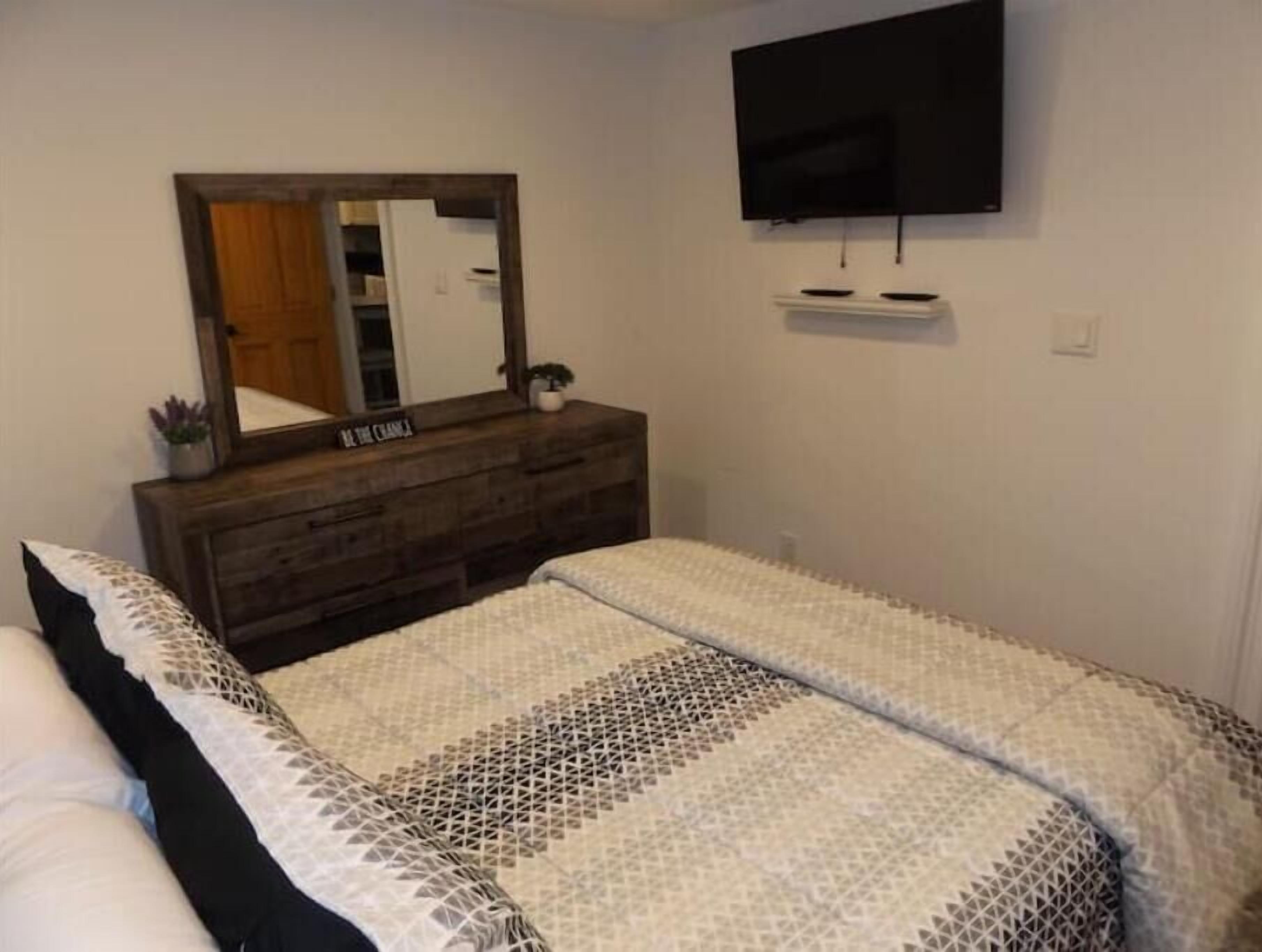 1 bedroom, desk, iron/ironing board, free WiFi