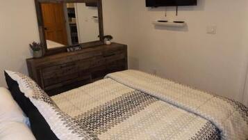 1 bedroom, desk, iron/ironing board, free WiFi