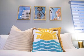 3 Schlafzimmer, Schreibtisch, Bügeleisen/Bügelbrett, Reisekinderbett