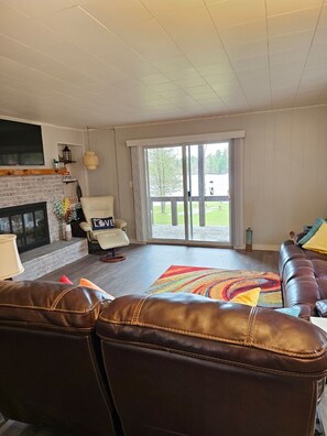 Smart TV, DVD player, books