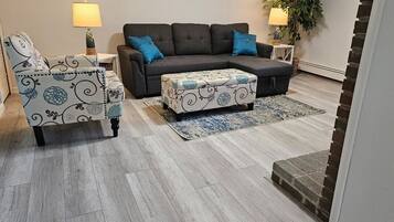 Smart TV, DVD player, livros