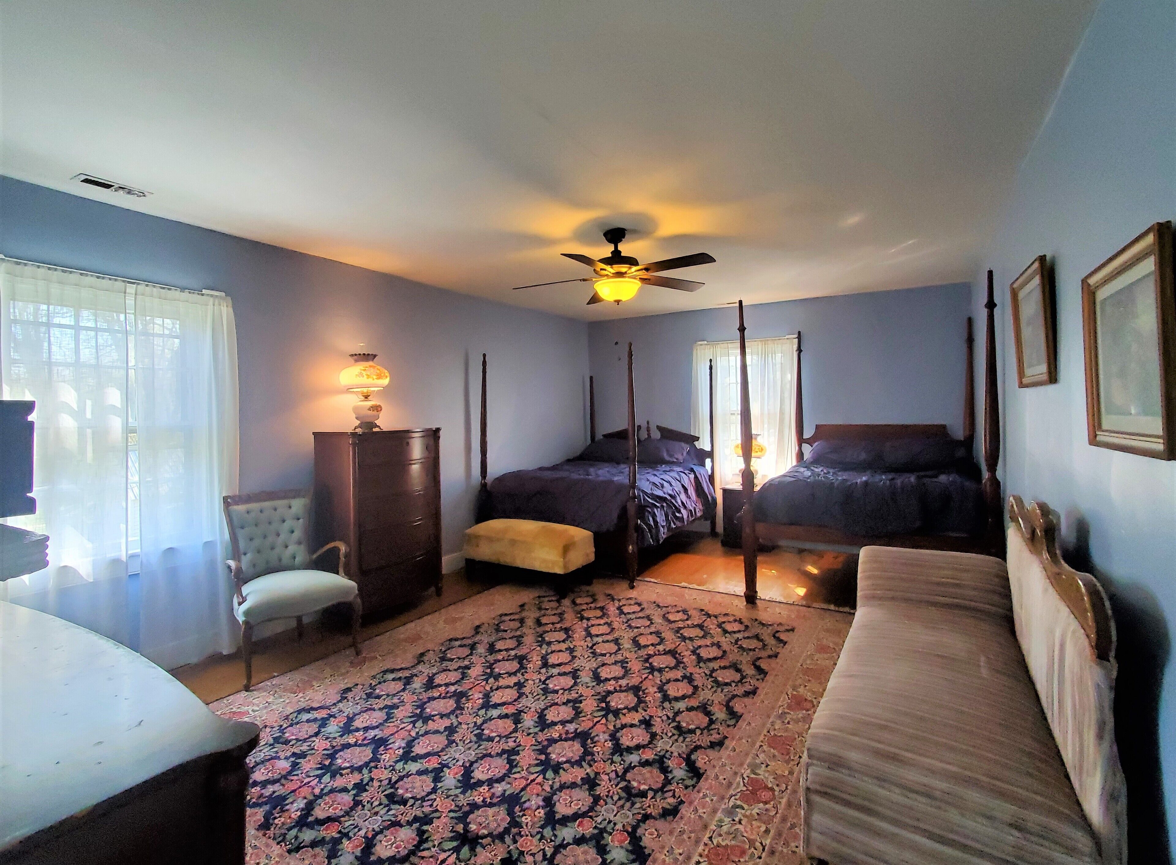 1900's Farmhouse, just a stroll away from to Thomas Jefferson's childhood home