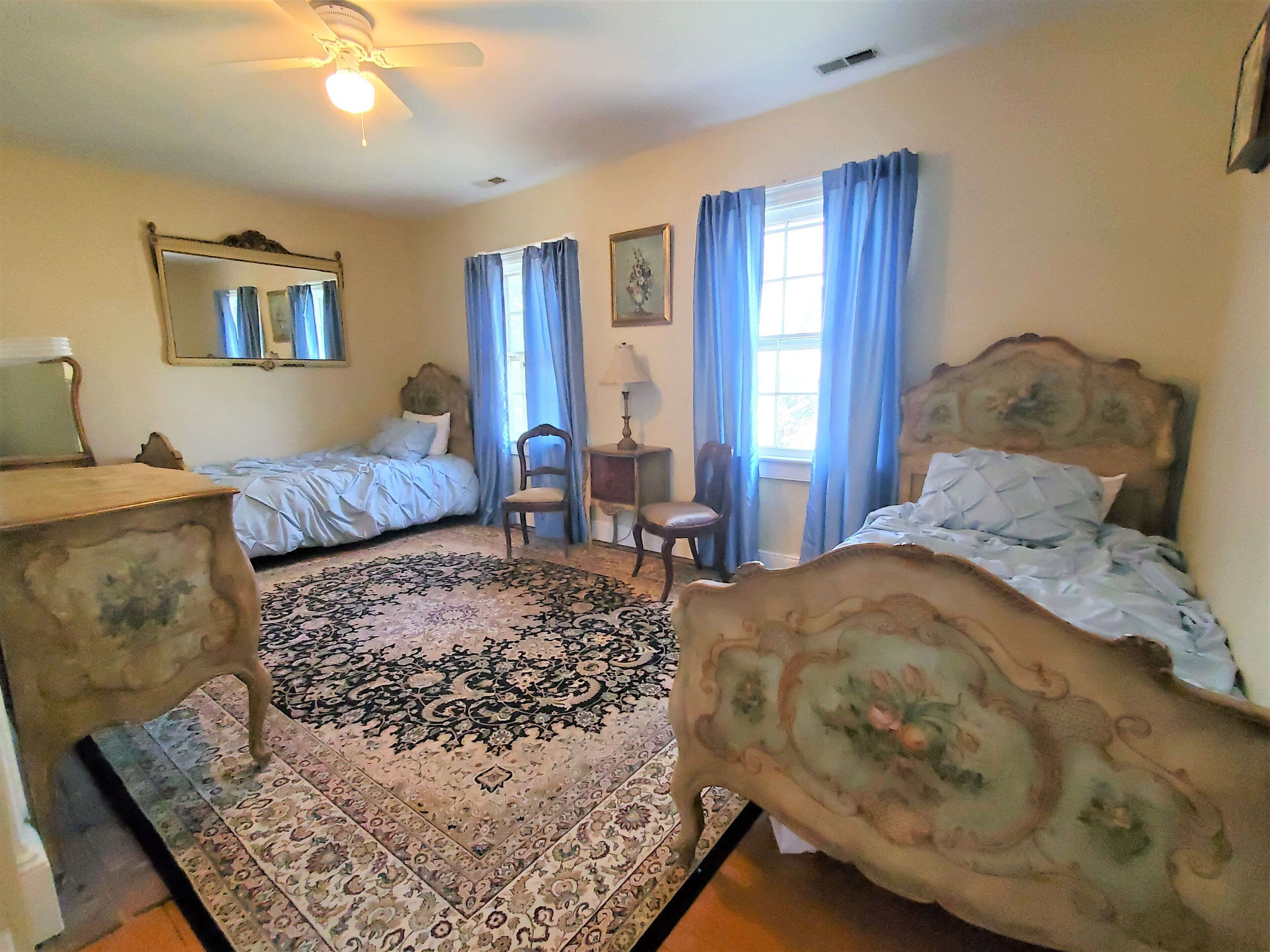 1900's Farmhouse, just a stroll away from to Thomas Jefferson's childhood home