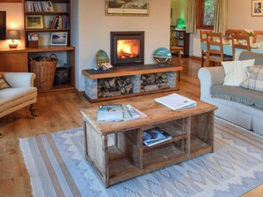 Fireplace, books - 3 bedroom accommodation in Oban (Oban)