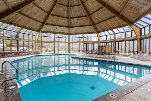 Hot tub & Pool / Family Fun Ski Escape / Slope-Side Camelback