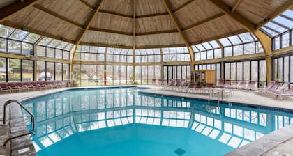 Hot tub & Pool / Family Fun Ski Escape / Slope-Side Camelback