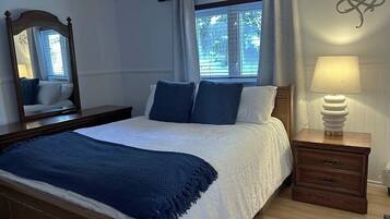 4 Schlafzimmer, Schreibtisch, Bügeleisen/Bügelbrett, Reisekinderbett