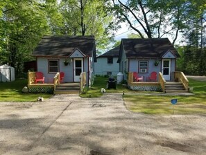 Exterior - Corner Cabin, Romantic Getaway ;) (Lincoln)