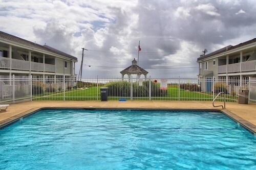 Cape Cod,  Beachfront Condo, Falmouth
Available July 14,—July 21, 2023
7 nights