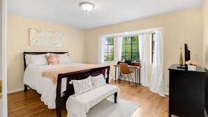 A bedroom with a bed, a desk, and a chair. - Cozy place in quaint, fun city (Sierra Madre)
