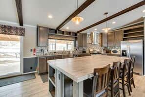 Kühlschrank, Mikrowelle, Herdplatte, Geschirrspüler