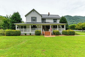 Exterior - Maggie Valley Historic Farmhouse on 5 Acres! (Maggie Valley)