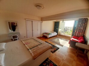 2 bedrooms, in-room safe, bed sheets