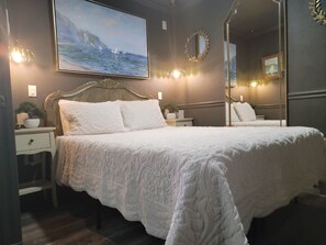 1 Schlafzimmer, Zimmersafe, Schreibtisch, Bügeleisen/Bügelbrett