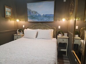 1 bedroom, in-room safe, desk, iron/ironing board - Historic Intimate Studio A (Haines City)
