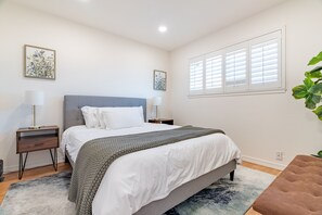 4 bedrooms, desk, iron/ironing board, free WiFi - Spacious 4BR Home w/ Stunning Views Near SF (South San Francisco)