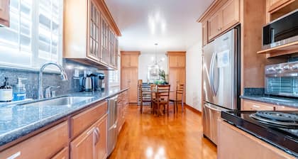 Spacious 4BR Home w/ Stunning Views Near SF