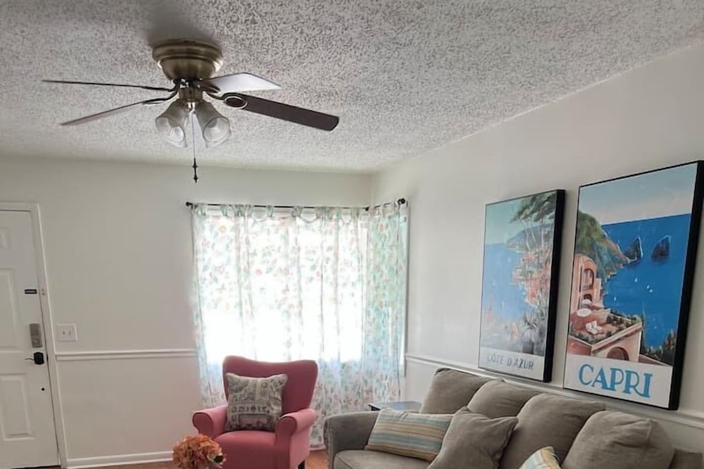 3 bedroom 2 bath, minutes to campuses and Capital