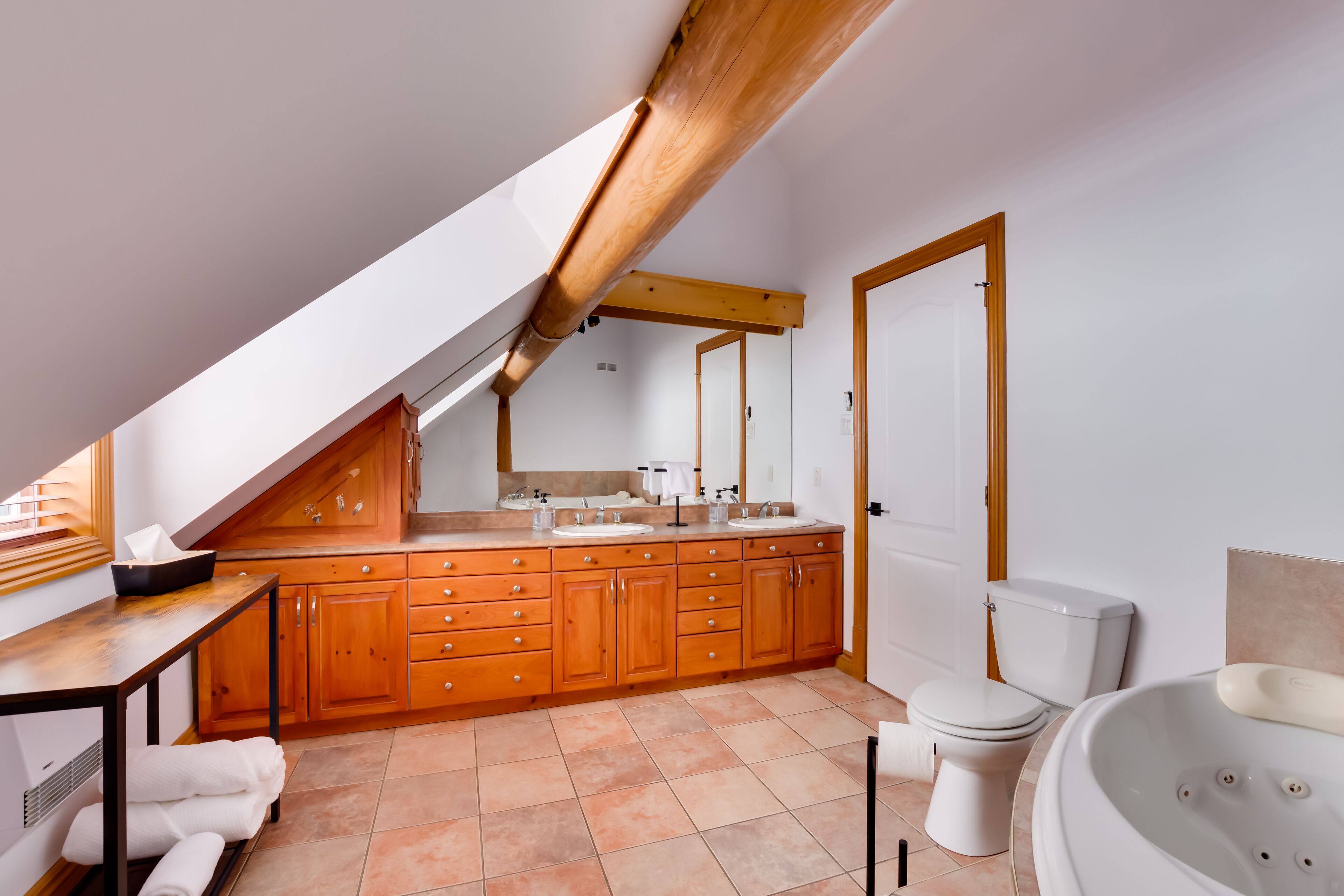 Magnificent log cabin with stunning views and water access