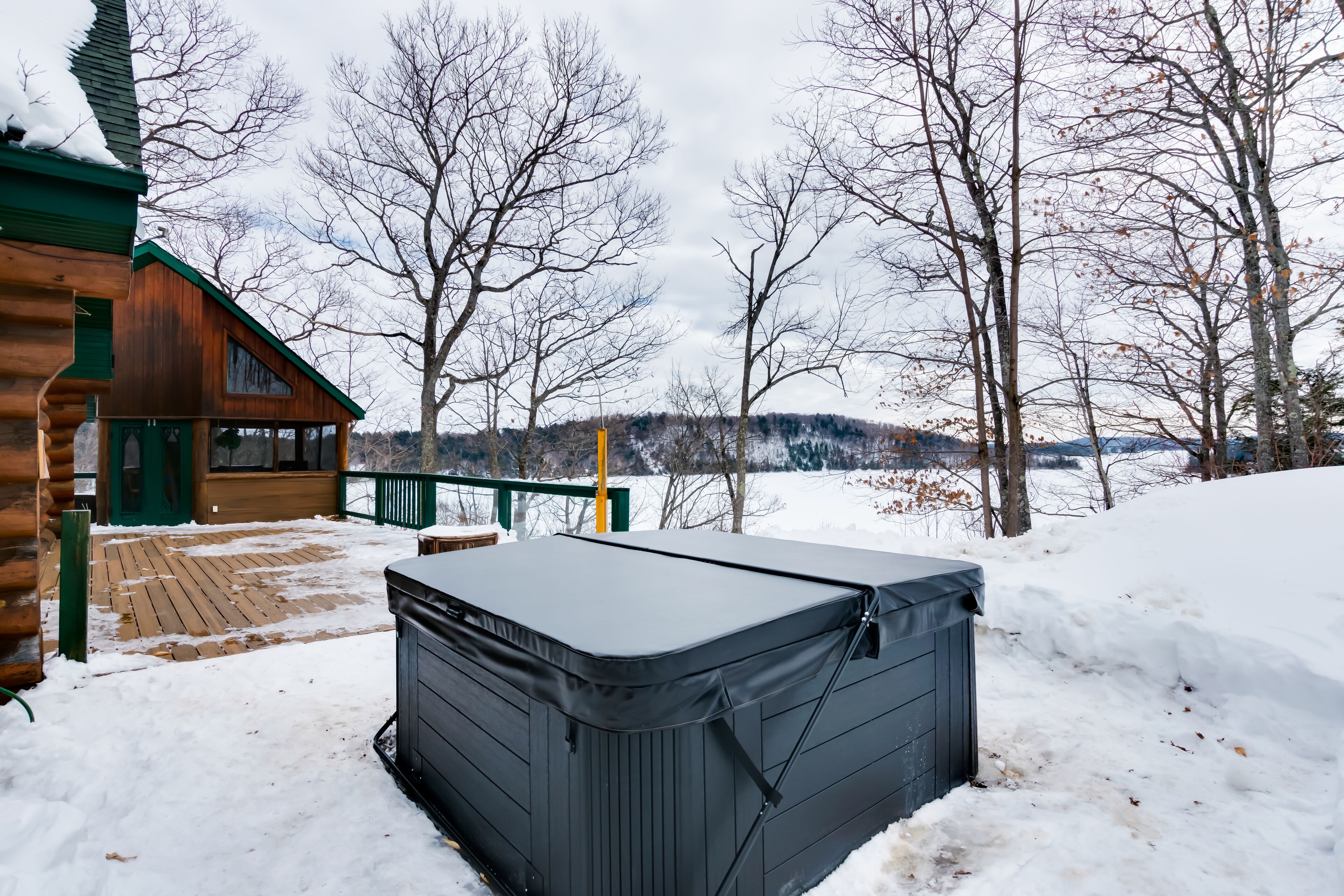 Magnificent log cabin with stunning views and water access