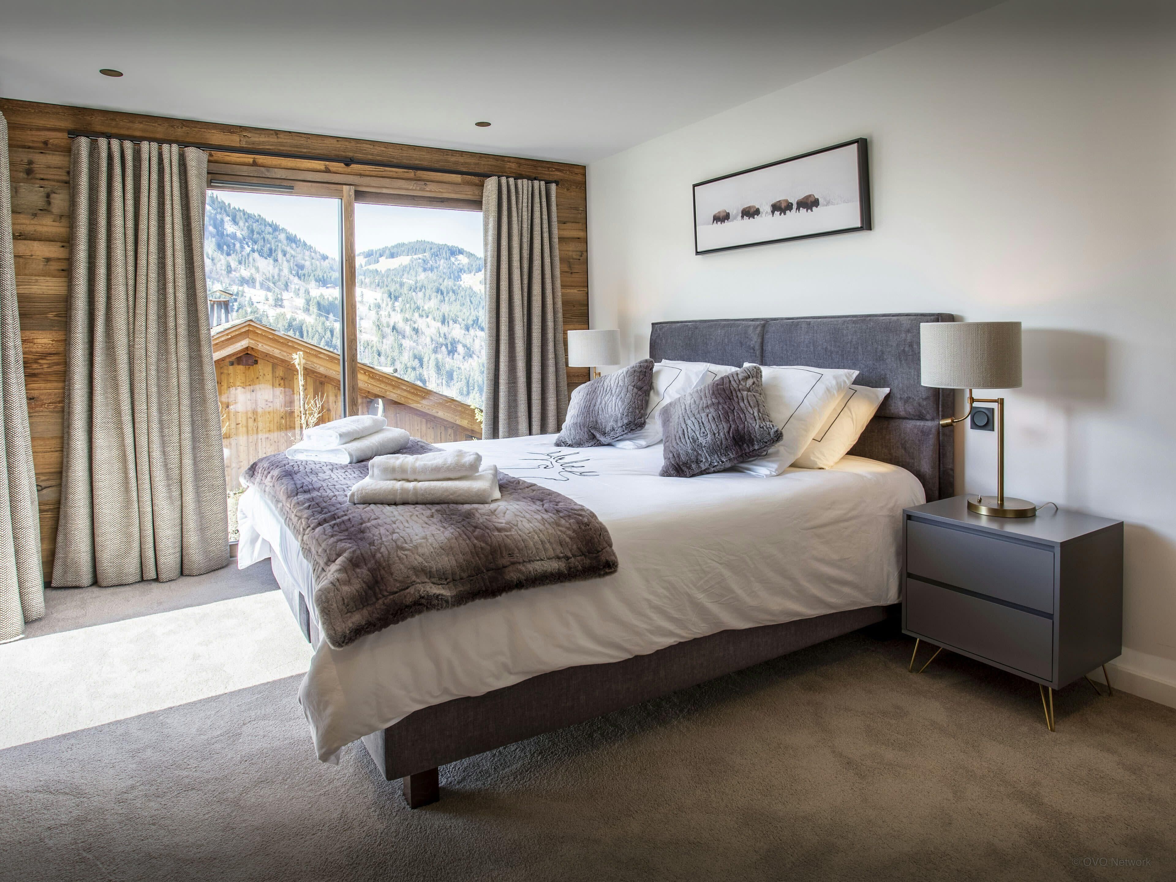 5 chambres, fer et planche à repasser, Wi-Fi, draps fournis