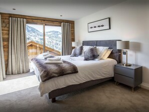 5 slaapkamers, een strijkplank/strijkijzer, wifi, beddengoed